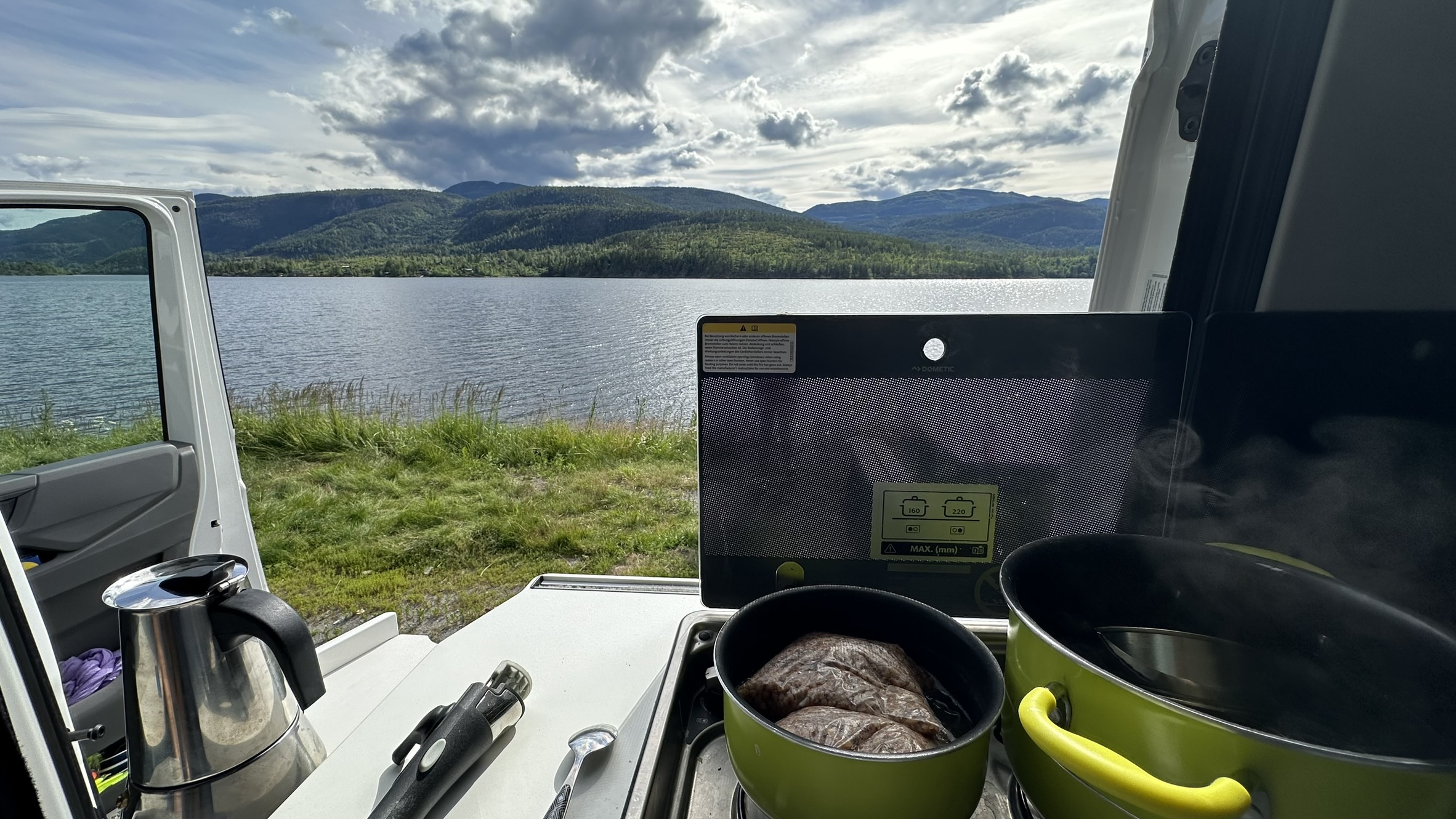 Nocleg kamperem w zimie – spokojne miejsca postojowe