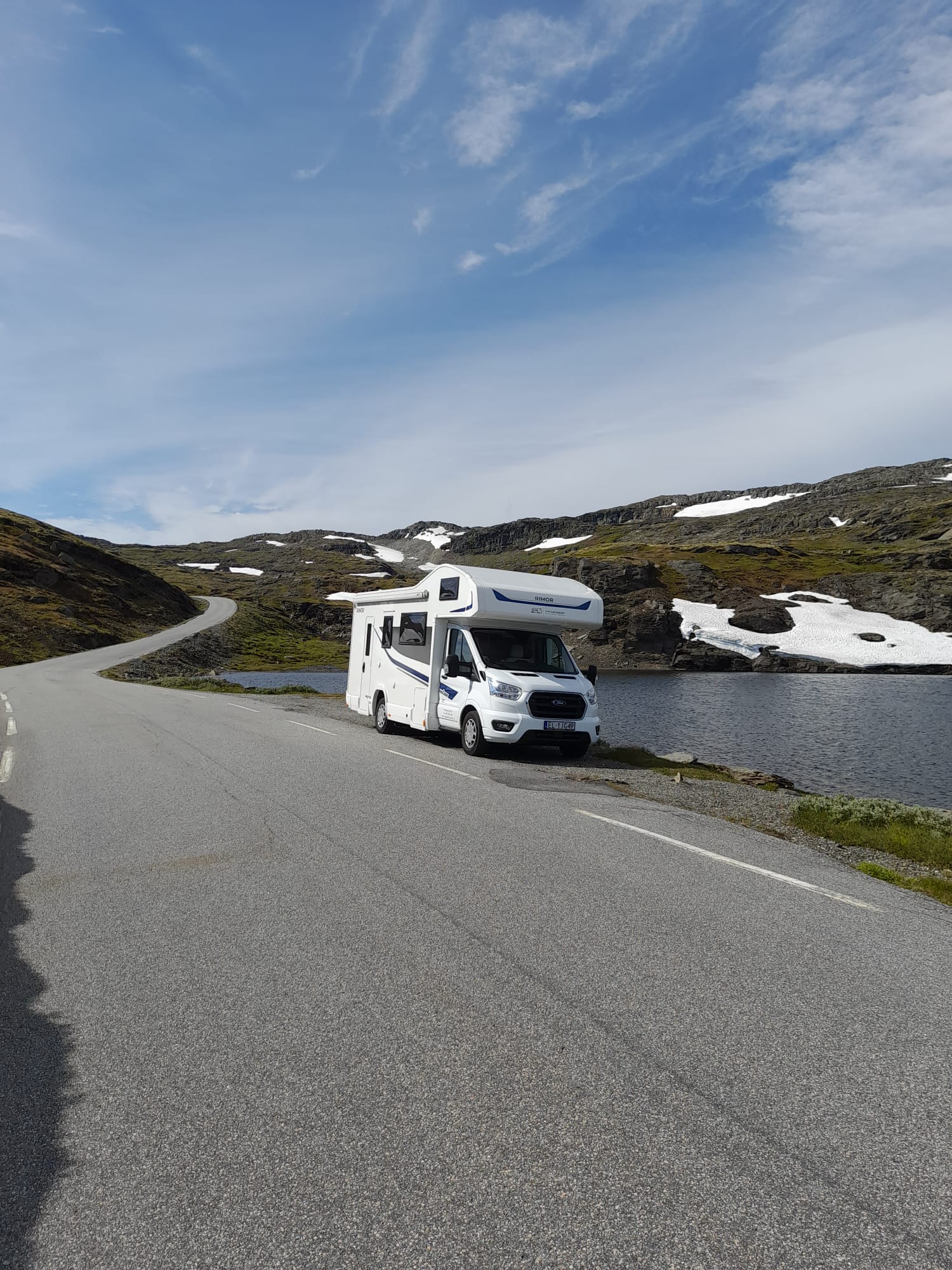 Kamper Rimor EVO Sound podczas podróży przez Norwegię na górskiej trasie